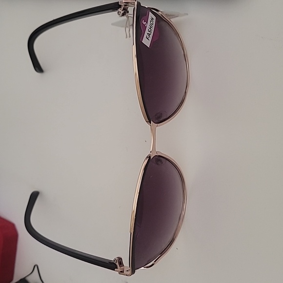 Brand New Womans Sunglasses - Picture 5 of 5